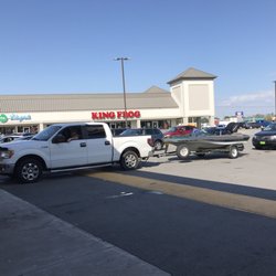 Shell Food Mart - Line for gas after hurricane Irma $2.69