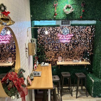 Little Pebbles - Inside - Desserts Near Me - Toronto, Ontario