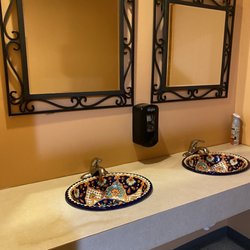 Kohinoor Indian Restaurant and Lounge - Restroom