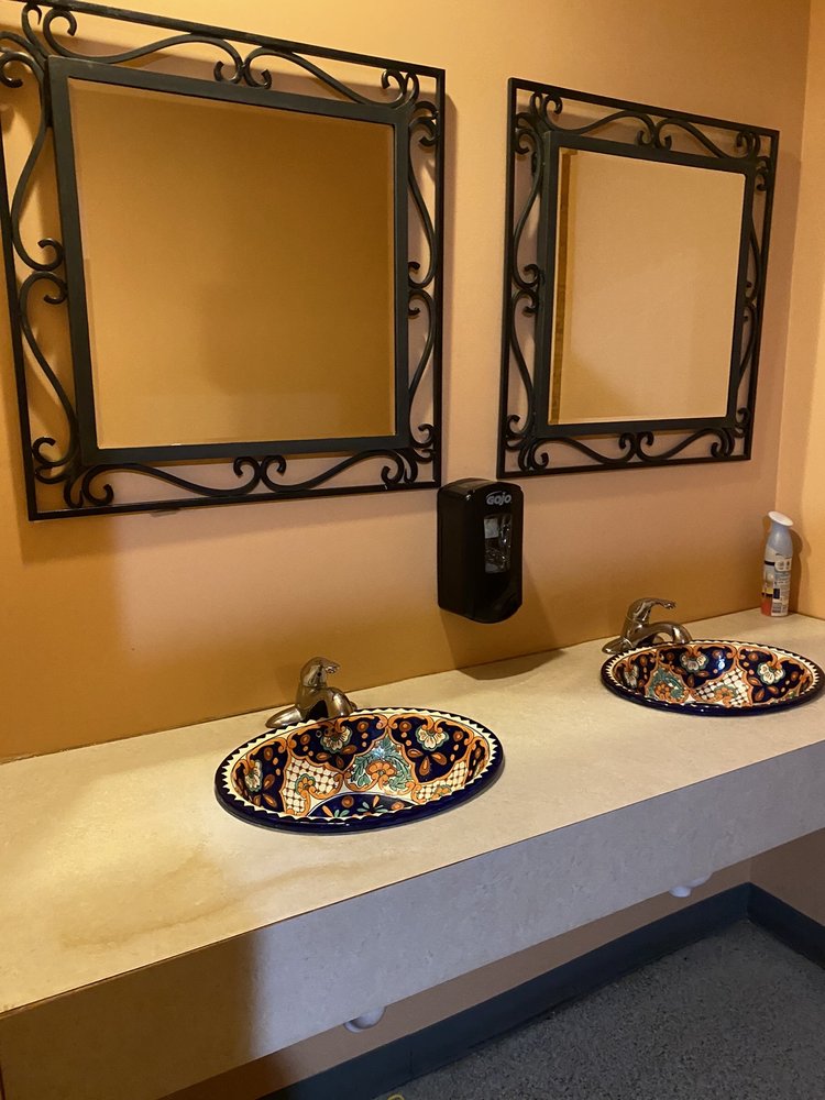 Kohinoor Indian Restaurant and Lounge