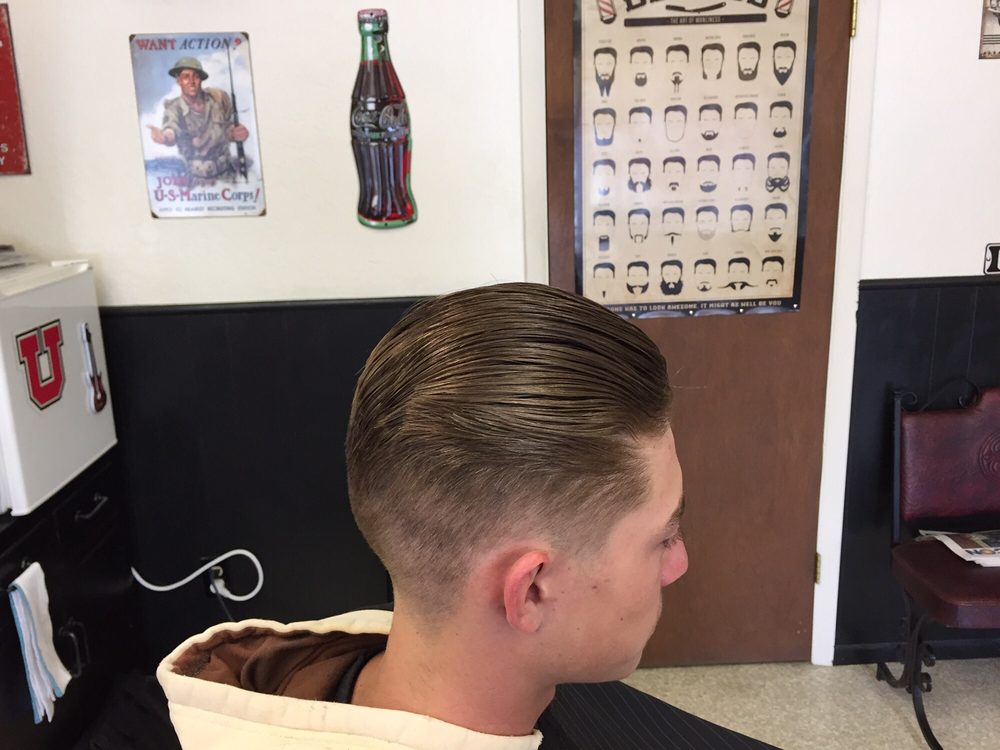 Hunter's Barber Shop Logo