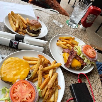 The Pub - Naples - Pub Classic Burger - British Near Me - Naples, Florida