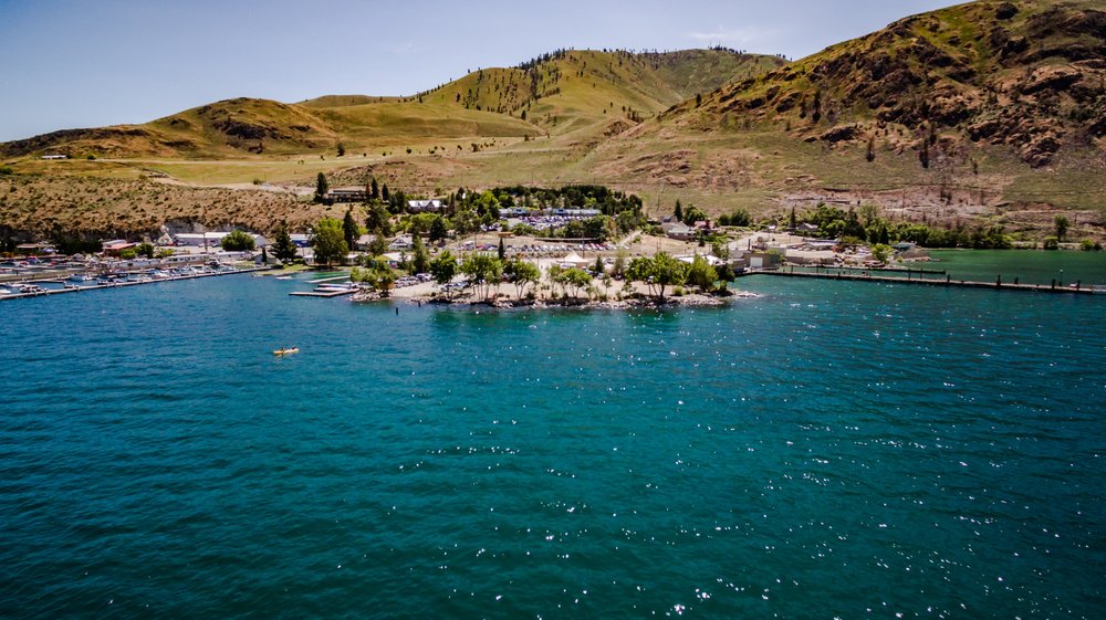 FRONTLINE REAL ESTATE Updated October 2024 17 Photos 2120 W