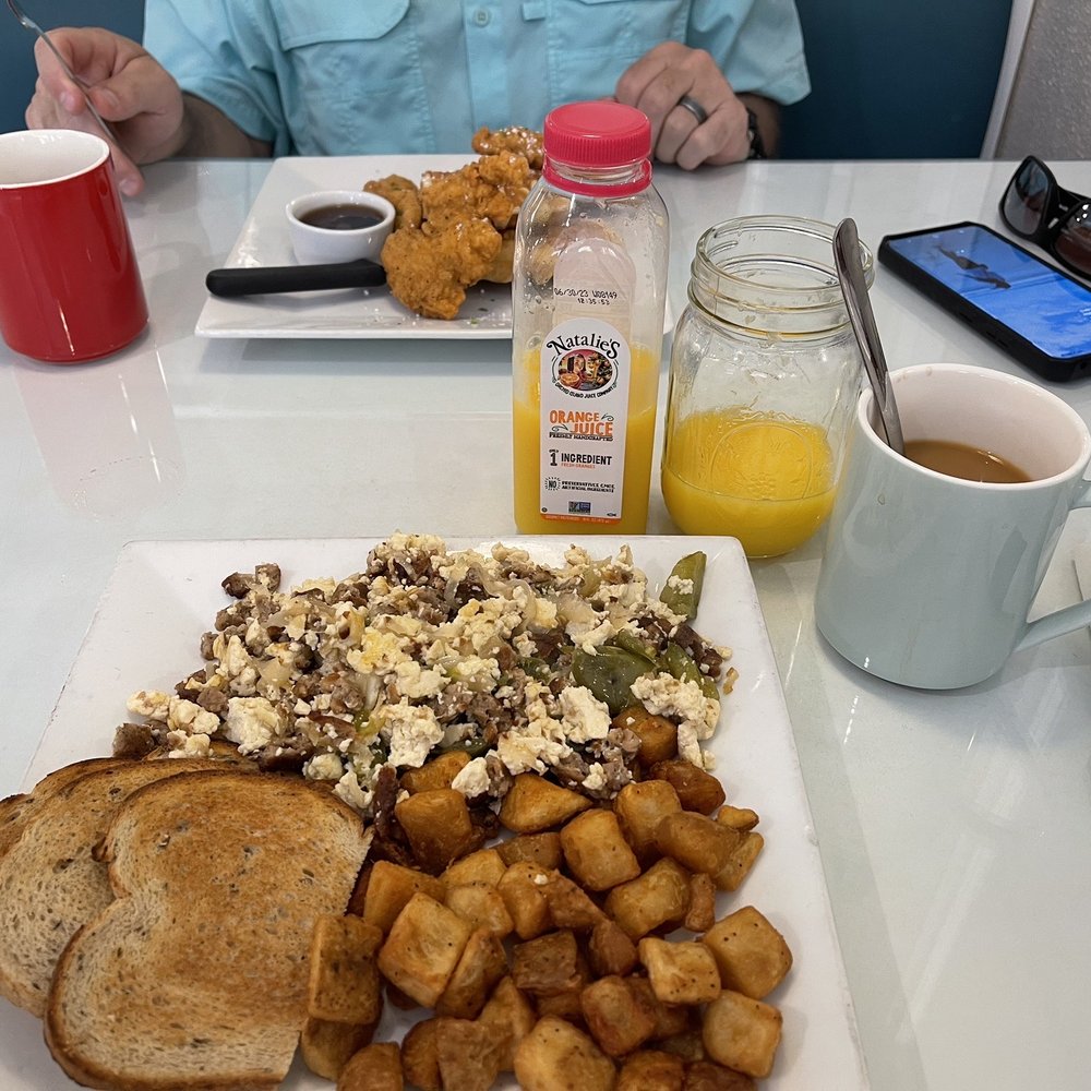 Lemon Tree - Scrambled tofu w. Beyond sausage - Breakfast & Brunch Near Me - Vero Beach, Florida Lemon Tree - Scrambled tofu w. Beyond sausage - Breakfast & Brunch Near Me - Vero Beach, Florida