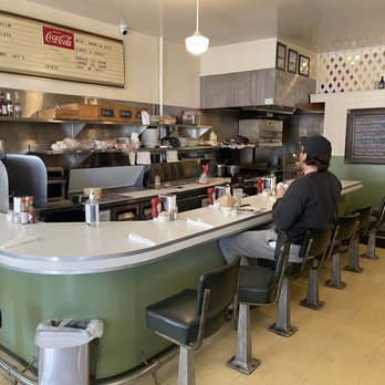 Snug Harbor - Diners Near Me - Santa Monica, California
