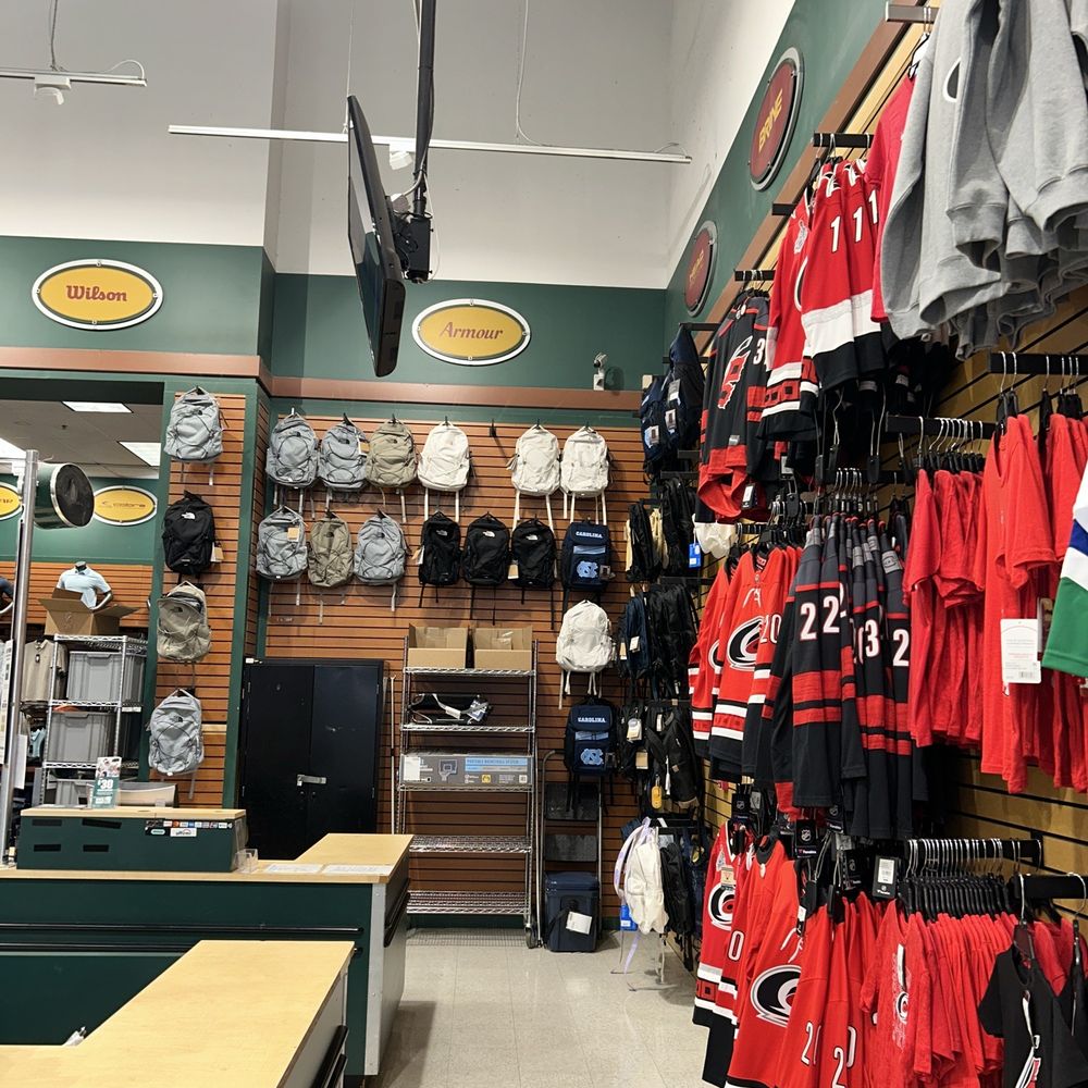 nike store crabtree mall