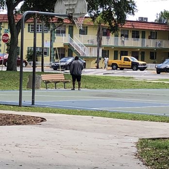 Fairview Park - Basketball court - Parks Near Me - Pompano Beach, Florida