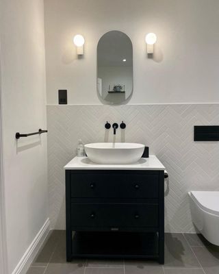 Huntington Station Logo