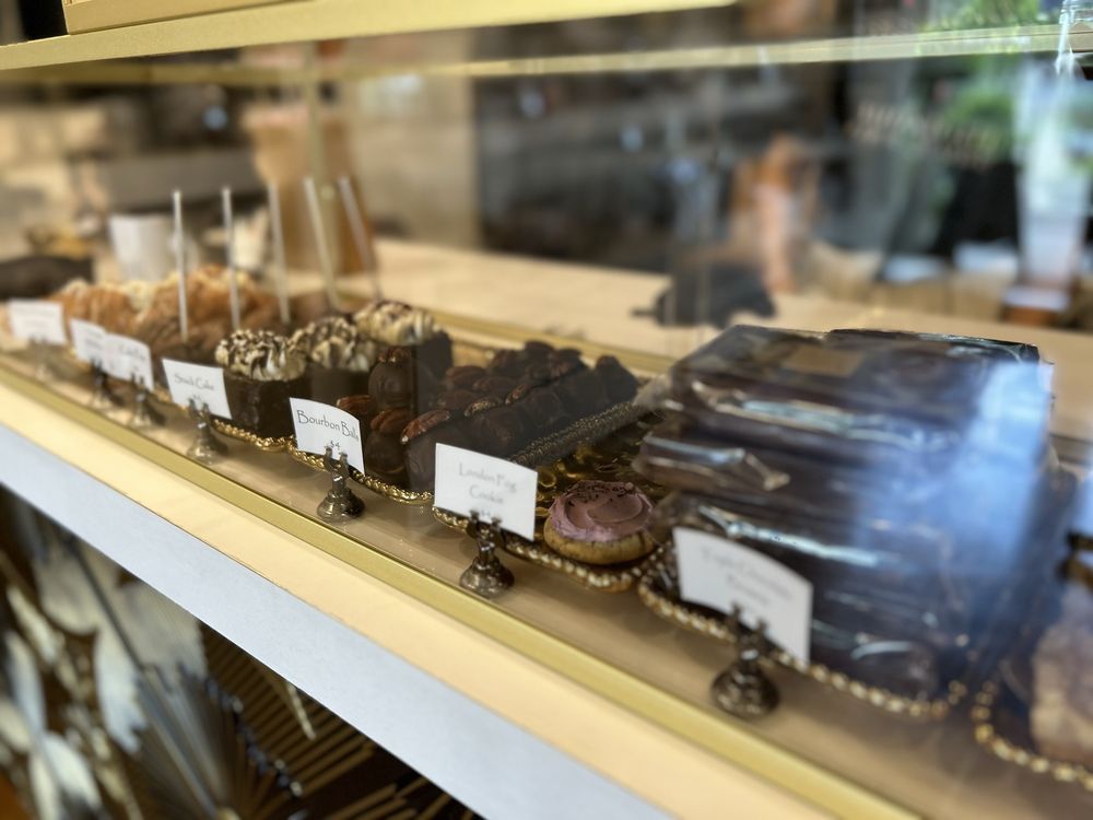 Midnight Chocolatier Logo