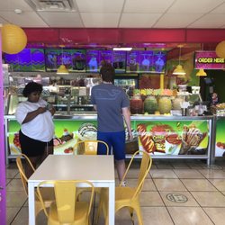 Elotes Fanny - Fort Worth - Kids checking out the options