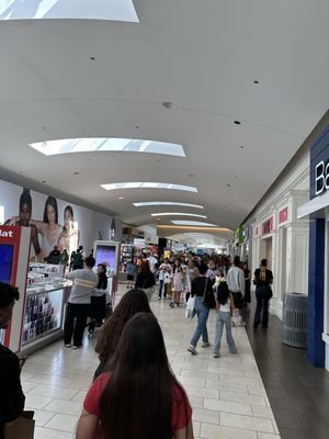 Cerritos Mall by null