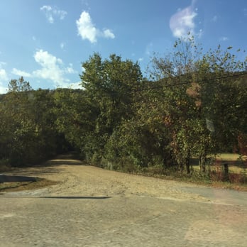 Hawksbill Crag - The entrance to country road 5 that goes to Whitaker Point (Hawksbill Crag). - Hiking Near Me - Boxley, Arkansas