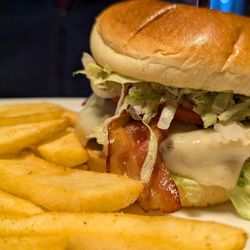 Red Robin Gourmet Burgers and Brews - Bacon Cheeseburger