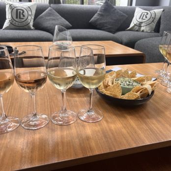Beta Lounge - Wine flight and spinach dip/chips - Lounges Near Me - Berkeley, California