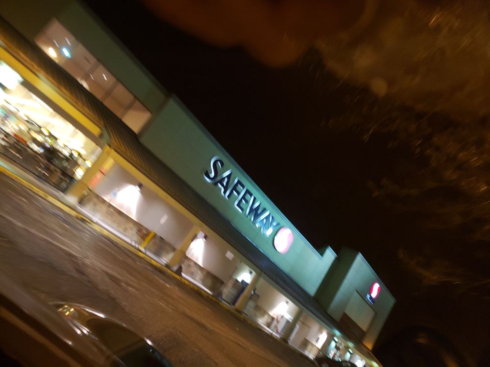 Safeway Olympic Place Arlington WA Store Overview