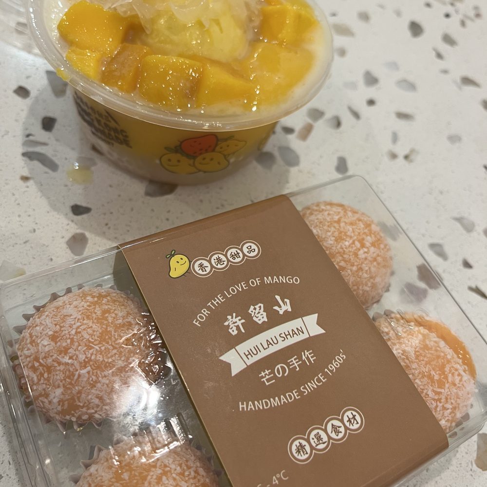 A winning combo - The mango pomelo sago and mango mochi from Hui Lau Shan A winning combo - The mango pomelo sago and mango mochi from Hui Lau Shan