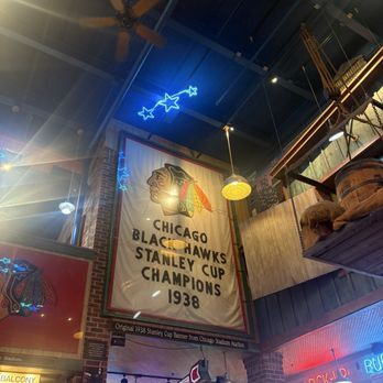 Portillo's & Barnelli's Chicago - Hot Dogs Near Me - Chicago, Illinois