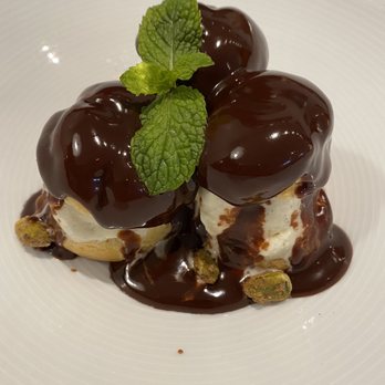 Bogart's Cafe - Profiteroles - Breakfast & Brunch Near Me - Honolulu, Hawaii Bogart's Cafe - Profiteroles - Breakfast & Brunch Near Me - Honolulu, Hawaii