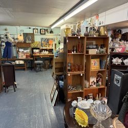 Noblesville Antiques on the Square