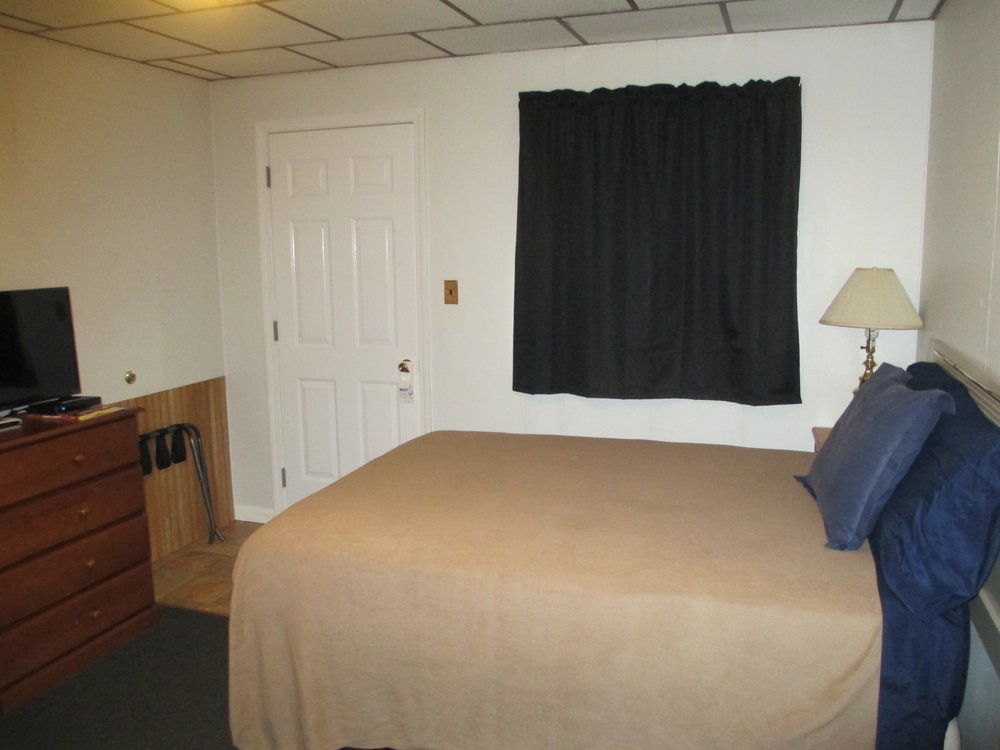 BAD AXE MOTEL Updated September 2024 1595 S Van Dyke Rd, Bad Axe