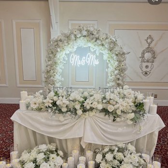 Fsa Experiences - Sweetheart table, sand candles, florals - Floral Designers Near Me