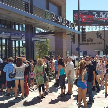 Shake Shack Glendale - Lunchtime line, day 2. - Burgers Near Me - Glendale, California