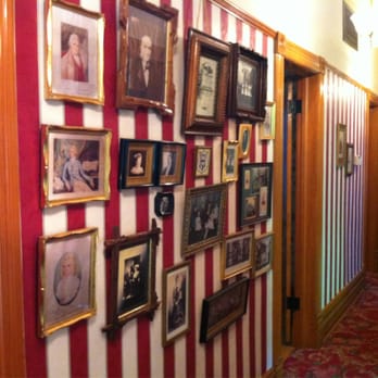 Ernest Hemingway Birth Home - Landmarks & Historical Buildings Near Me - Oak Park, Illinois