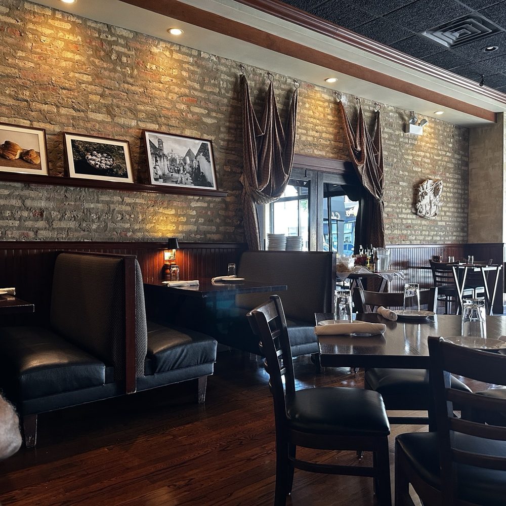 Calo Ristorante - Interior - Pizza Near Me - Chicago, Illinois Calo Ristorante - Interior - Pizza Near Me - Chicago, Illinois