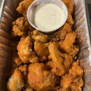 Little Pub Wilton - Buffalo cauliflower - American Near Me - Wilton, Connecticut