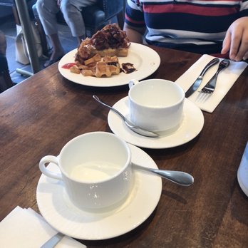 PLACE DUFFERIN - A pot of coffee is served - Buffets Near Me - Québec City, Quebec