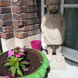 Hôtel de Paris et de la Poste - Creepy kid statue next outside my room. I hope I don't have nightmares later...