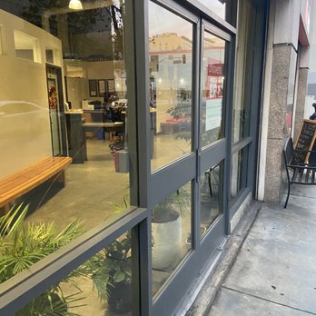 DTLAvets - This is me waiting outside in the cold with my sick/shivering dog because they "can't man the waiting room." - Veterinarians Near Me - Los Angeles, California