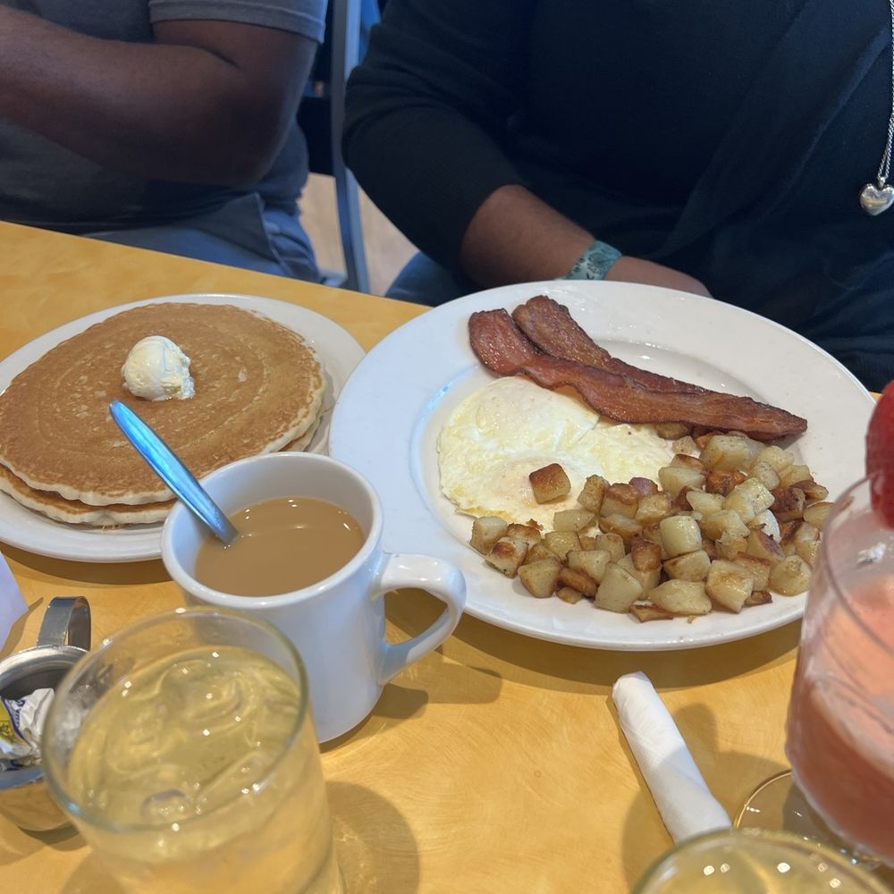 Half Day Cafe - Breakfast & Brunch Near Me - Mason, Ohio Half Day Cafe - Breakfast & Brunch Near Me - Mason, Ohio