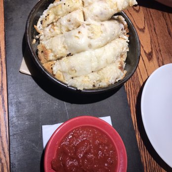 Uno Pizzeria & Grill - Vegan garlic cheesy bread sticks! - Pizza Near Me - Bellingham, Massachusetts Uno Pizzeria & Grill - Vegan garlic cheesy bread sticks! - Pizza Near Me - Bellingham, Massachusetts