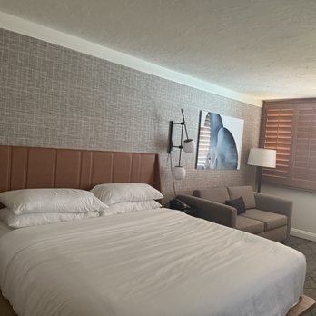 Sheraton La Jolla Hotel - Garden room - Hotels Near Me - La Jolla, California