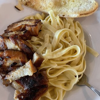 B2 Bistro + Bar - Clothbound Cheddar Alfredo - Cocktail Bars Near Me - West Reading, Pennsylvania
