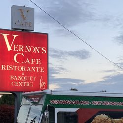 Vernon's Cafe - Sign in front of restaurant