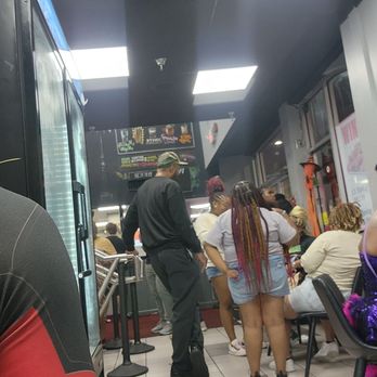 Krystal - Waiting area - Fast Food Near Me - New Orleans, Louisiana