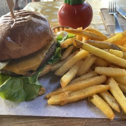 München '72 - Cheeseburger and fries