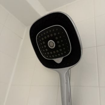 The Plaza Hotel Milwaukee - Shower head - Hotels Near Me - Milwaukee, Wisconsin