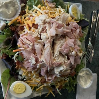 290 Maine St - HUGE chef salad - New American Near Me - Norway, Maine