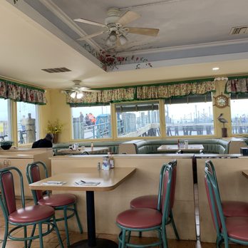 Redondo Beach Coffee Shop - Seating area - Coffee & Tea Near Me - Redondo Beach, California