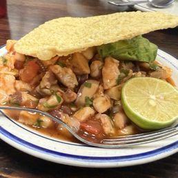 Tostada de pulpo y ceviche