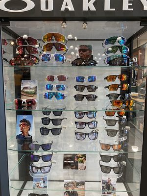 DICK'S Sporting Goods by null