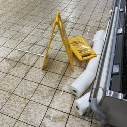 ALDI - Filthy wet floor