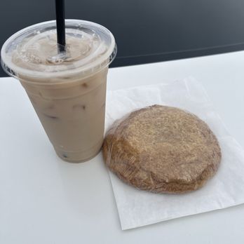 La Quinta Baking Company - Chai Tea Latte and snickerdoodle - Bakeries Near Me - La Quinta, California