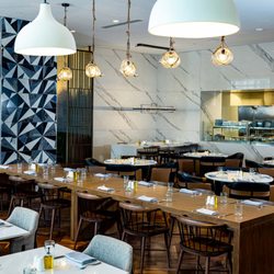 Il Falò - Dining room and open kitchen