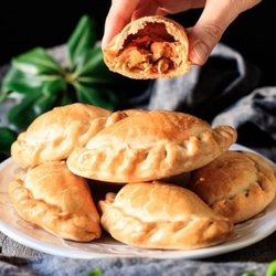 South Florida Food - Empanadas Argentinas Gourmet, ready to aet or frozen. More than 15 flavors.