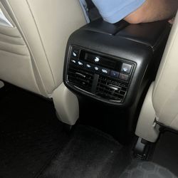 Rear Independent Temperature Controls & Independent Duel Heated Seats