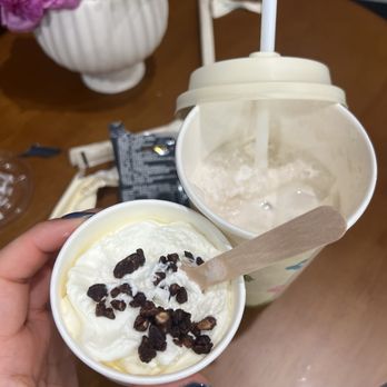 Charlie's Tea - Clovershrub Tea with Hazlenut Cream Top (Asked for cream on the side) -- I'd pass on this, just tastes like whipped cream - Bubble Tea Near Me - Cupertino, California Charlie's Tea - Clovershrub Tea with Hazlenut Cream Top (Asked for cream on the side) -- I'd pass on this, just tastes like whipped cream - Bubble Tea Near Me - Cupertino, California